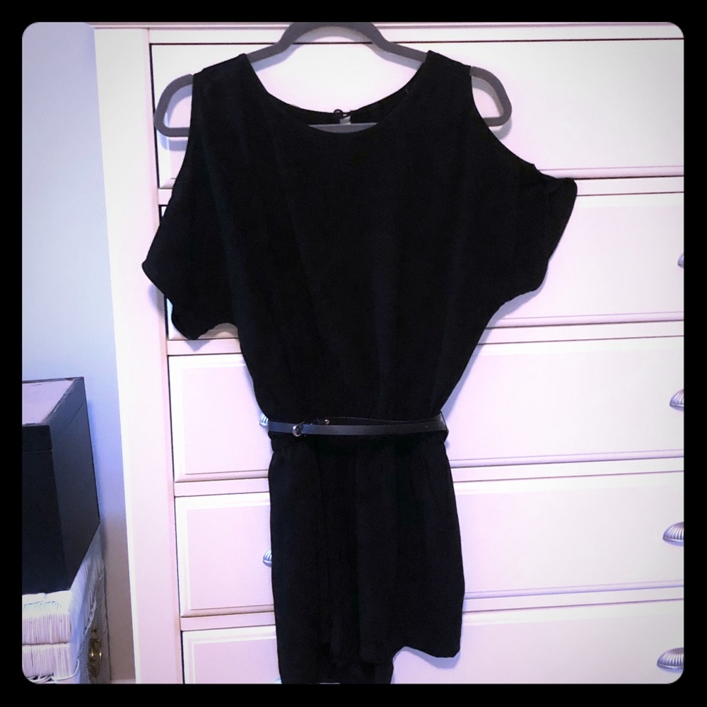 Black sleeve romper with belt